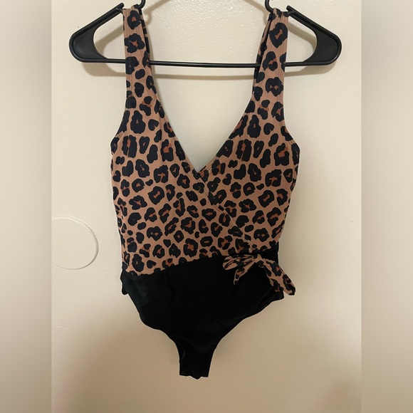 Pink Lily Other - ✨Women’s Pink Lily One Piece Bathing Suit Size L